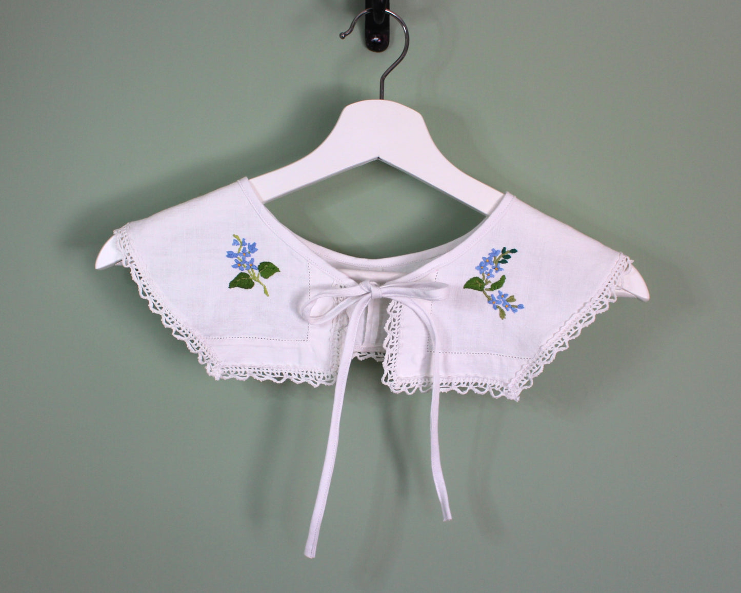 Forget-Me-Not vintage Cloth Collar