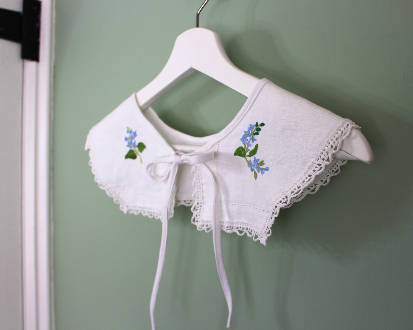 Forget-Me-Not vintage Cloth Collar