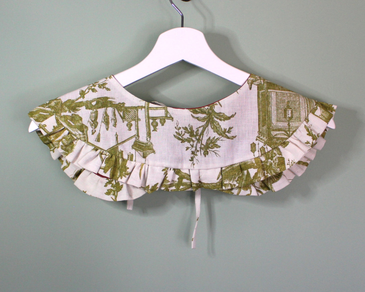 Green Botanical Toile Collar
