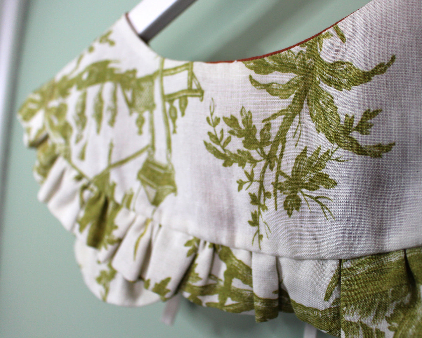 Green Botanical Toile Collar