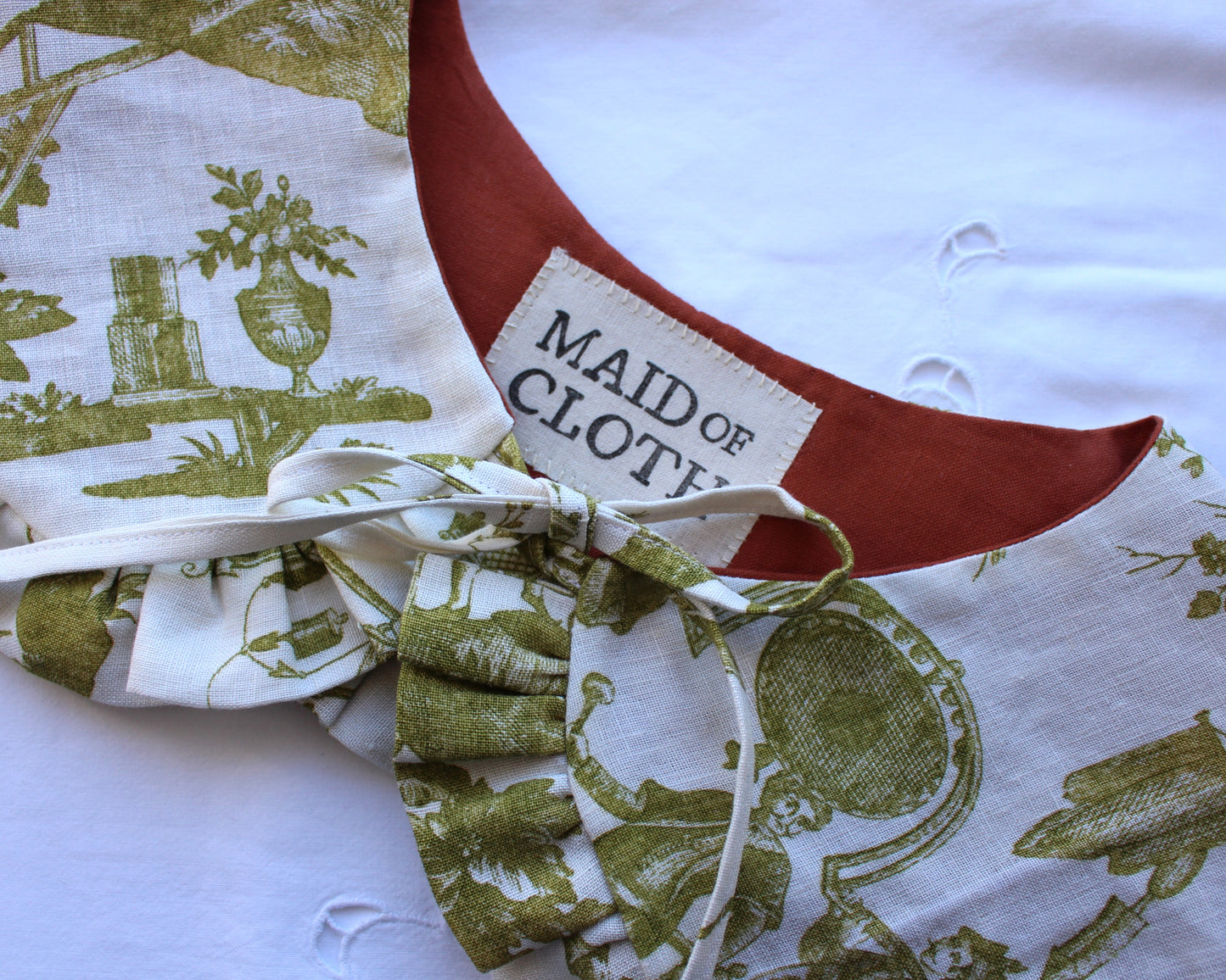 Green Botanical Toile Collar