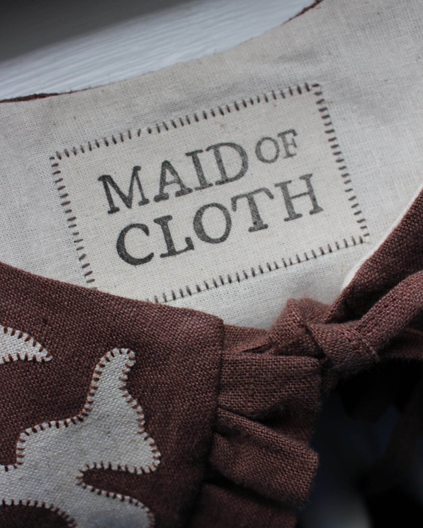 Ornate Natural Foliage on Brown Linen, Detachable Collar