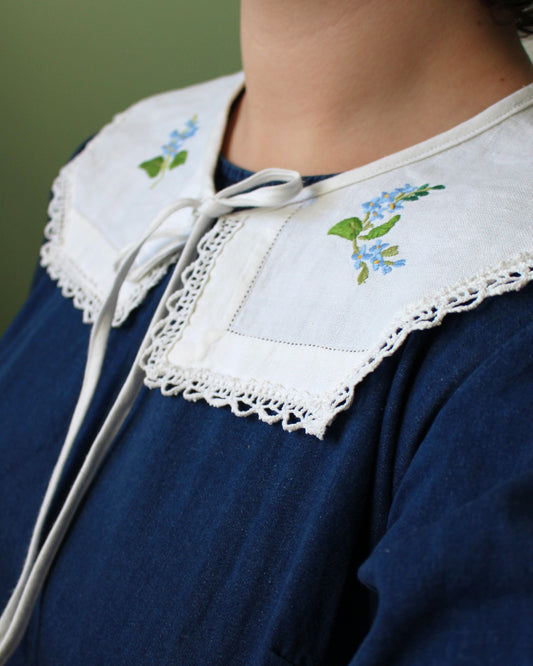 Forget-Me-Not vintage Cloth Collar