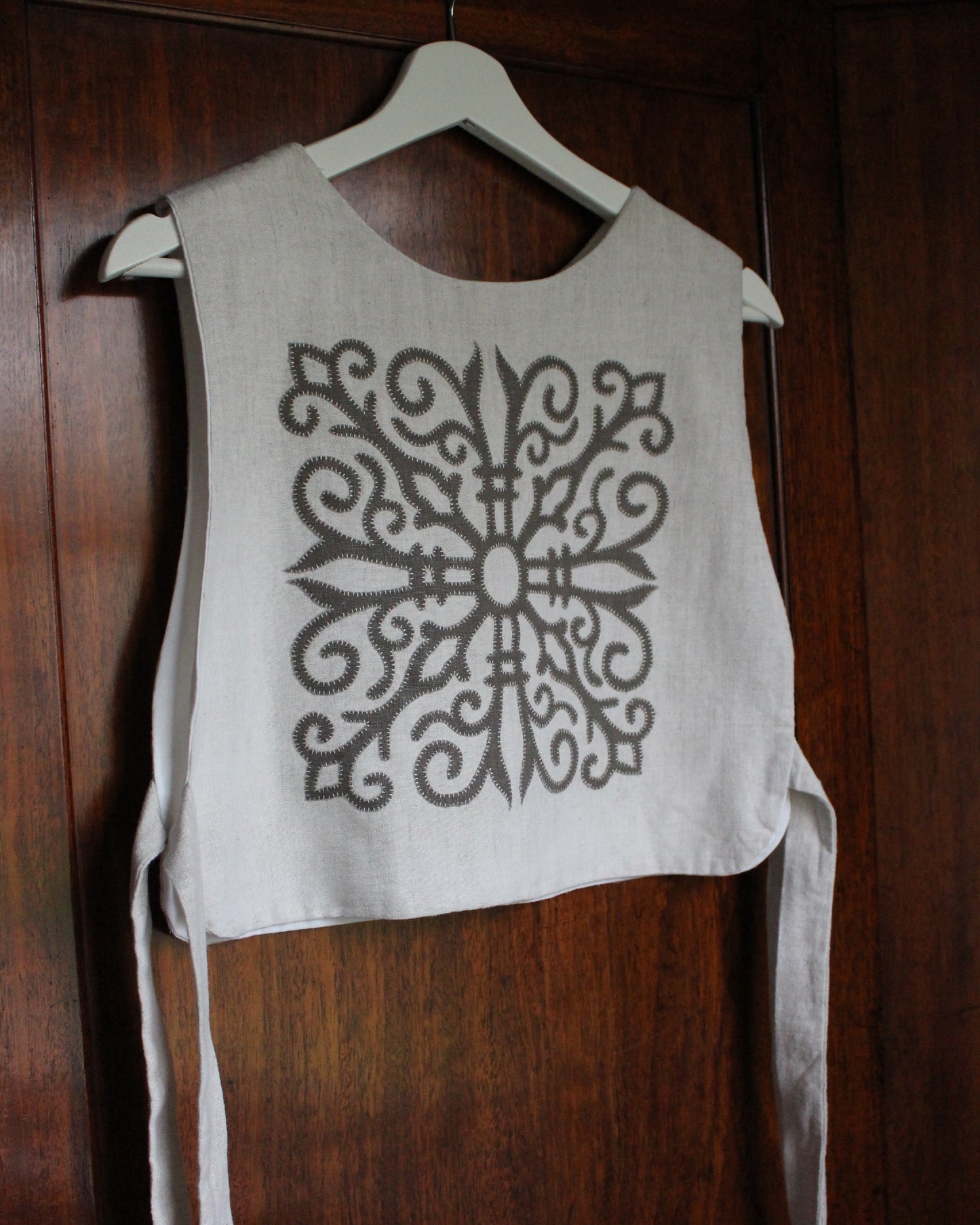 Celtic Ornamental Tile on Natural Linen