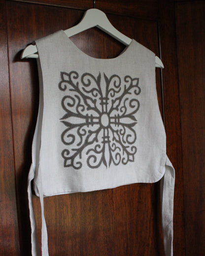 Celtic Ornamental Tile on Natural Linen