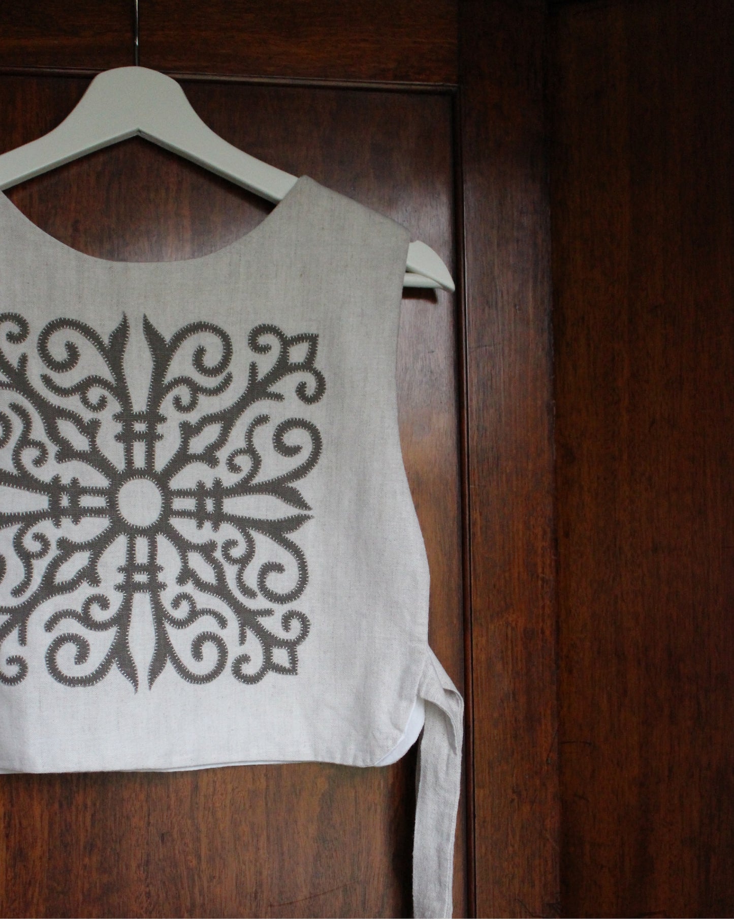 Celtic Ornamental Tile on Natural Linen