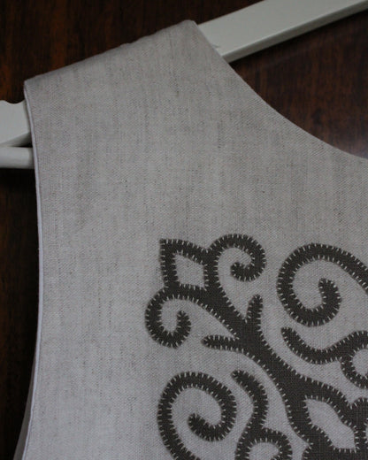 Celtic Ornamental Tile on Natural Linen