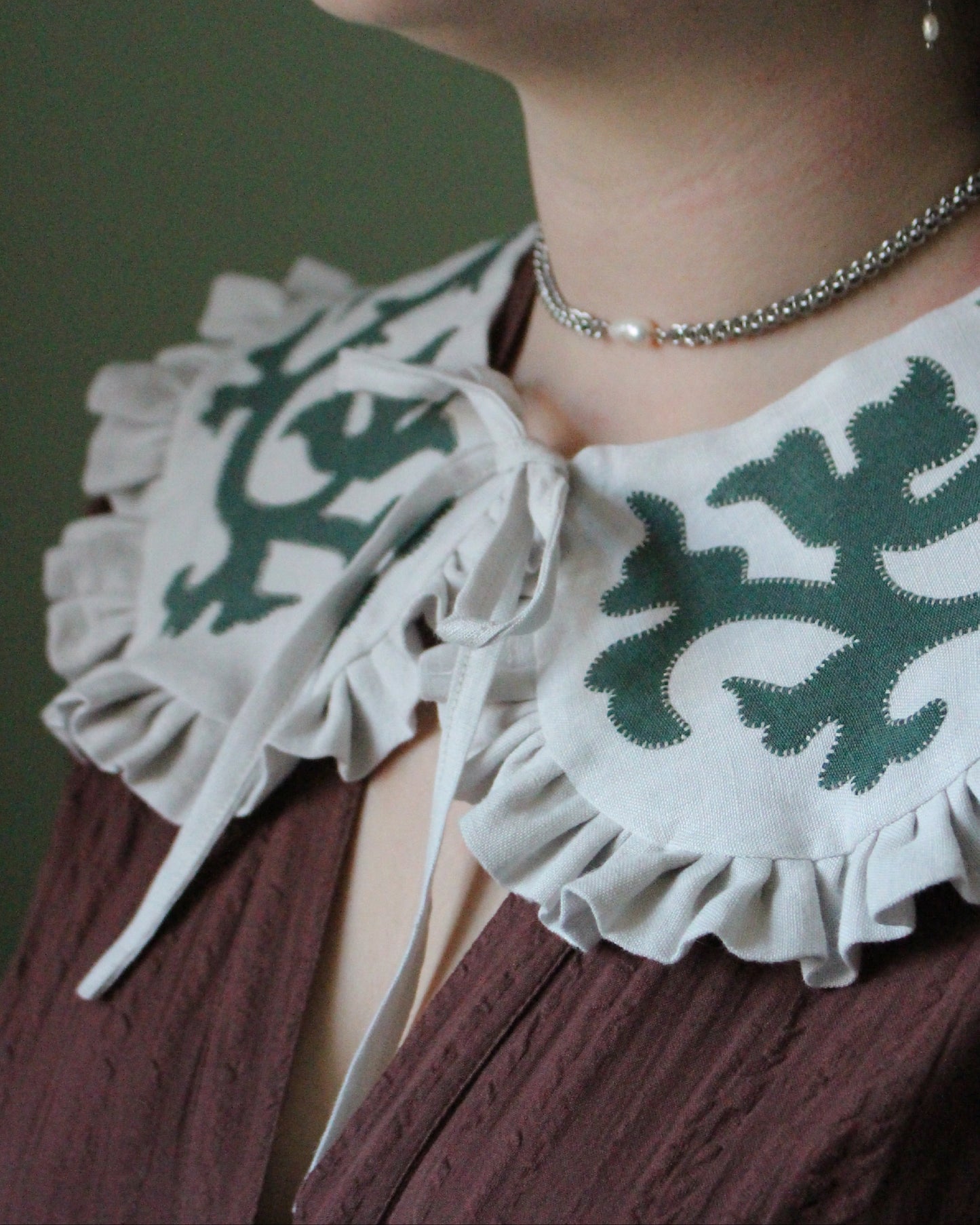 Ornate Green Foliage on Chalk White Linen, Detachable Collar