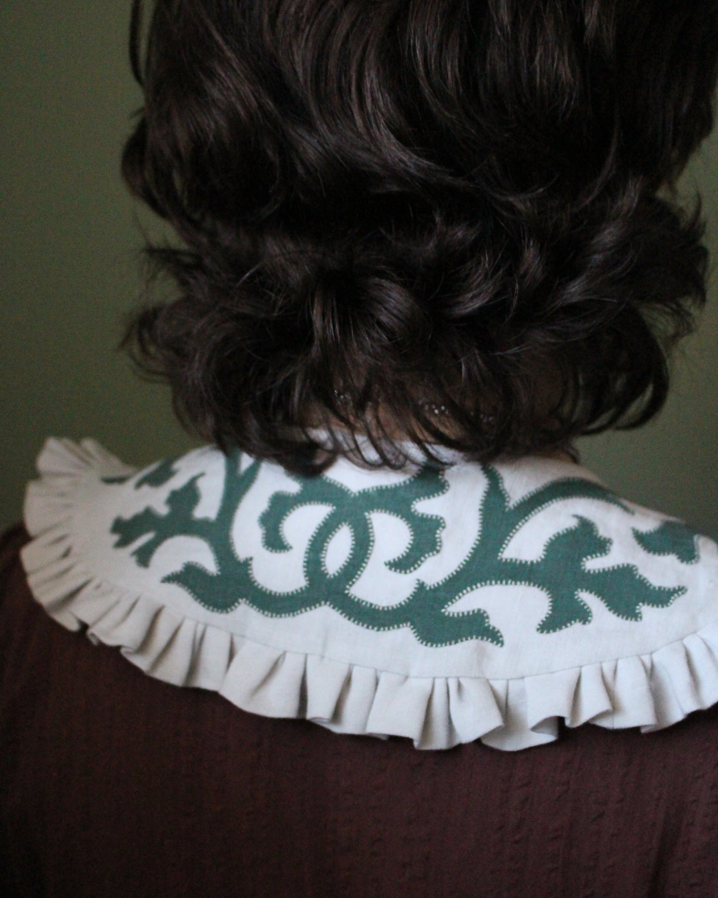 Ornate Green Foliage on Chalk White Linen, Detachable Collar