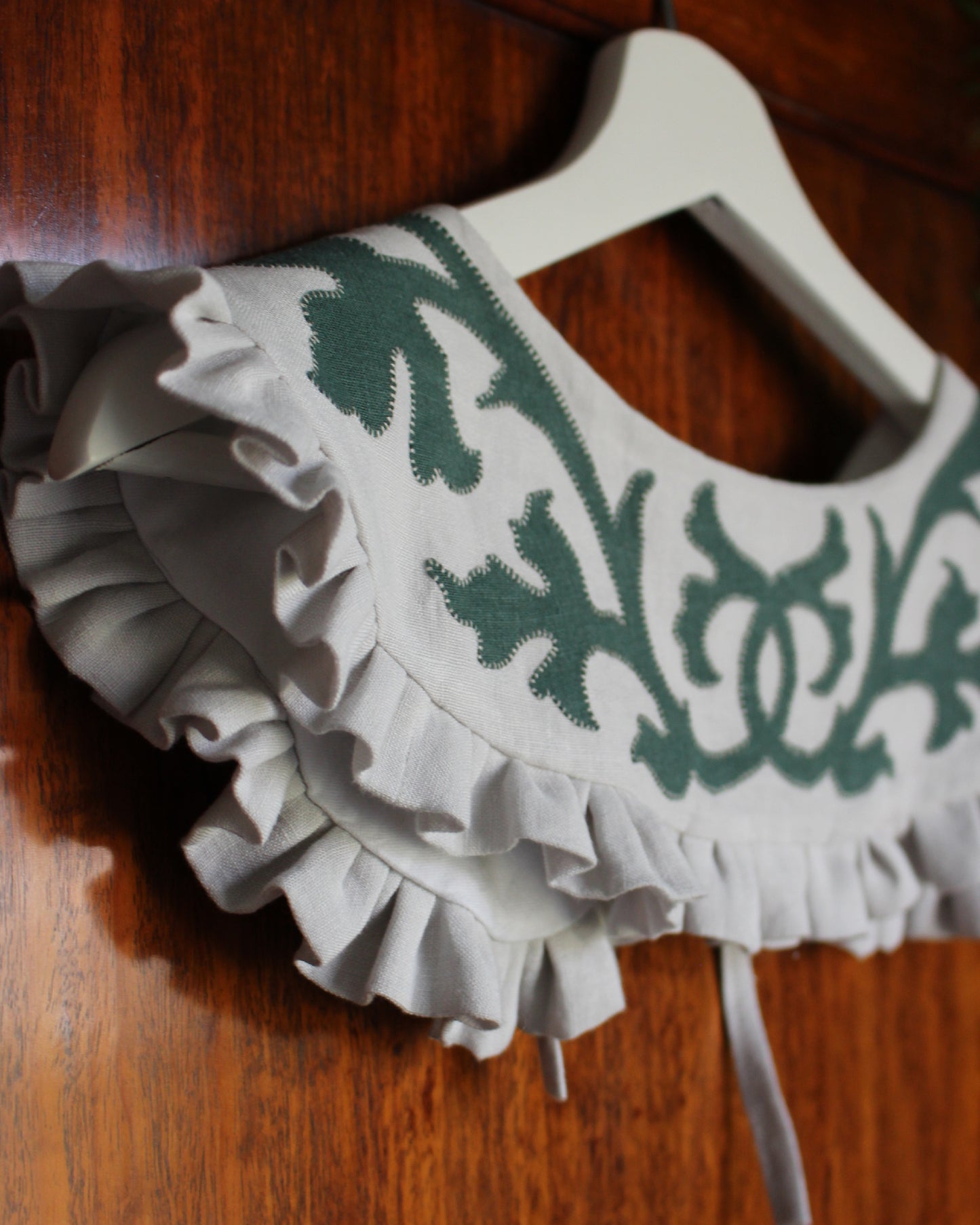 Ornate Green Foliage on Chalk White Linen, Detachable Collar