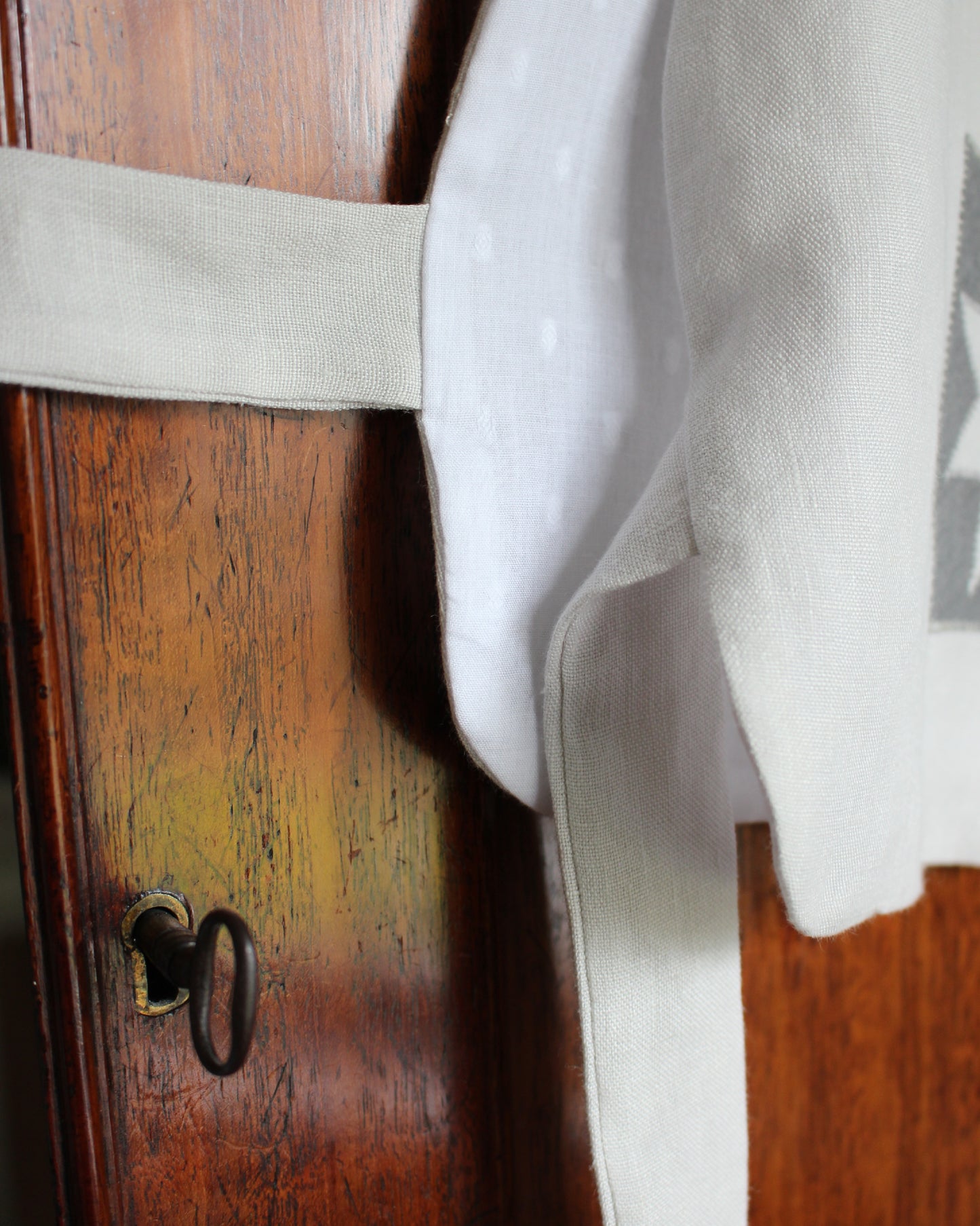 Patchwork Stars on Chalk White Linen