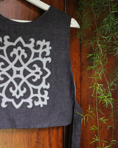 Tudor Tile on Dark Woven Linen