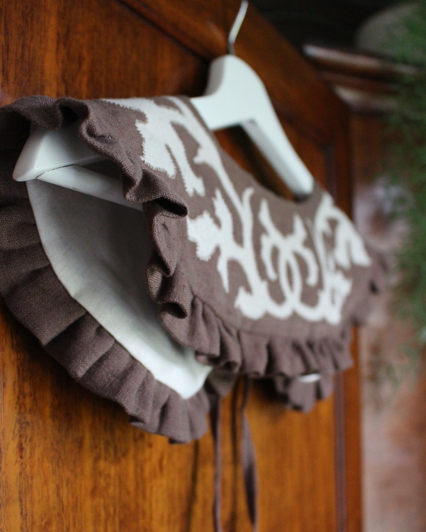 Ornate Natural Foliage on Brown Linen, Detachable Collar