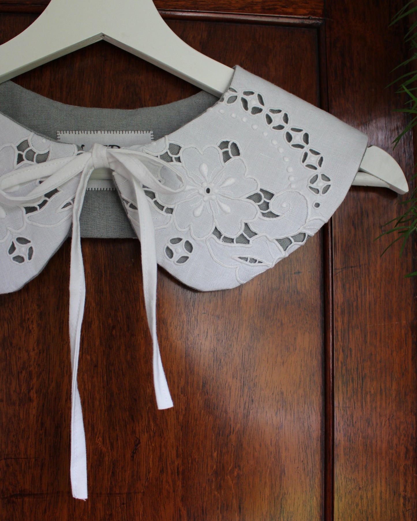 Floral Cloth, Lined Detachable Collar Gray