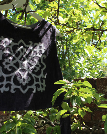 Tudor Tile on Dark Woven Linen