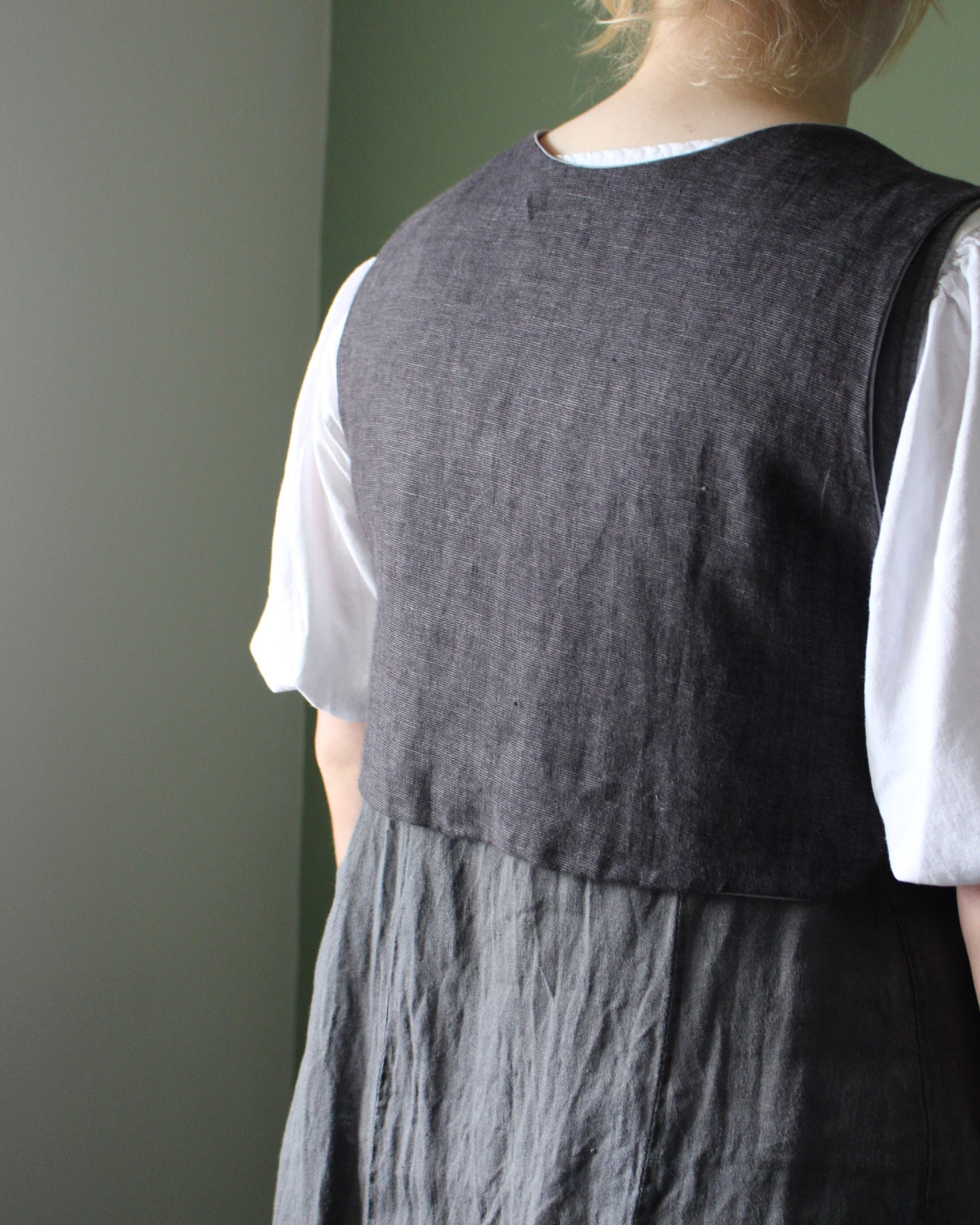 Tudor Tile on Dark Woven Linen