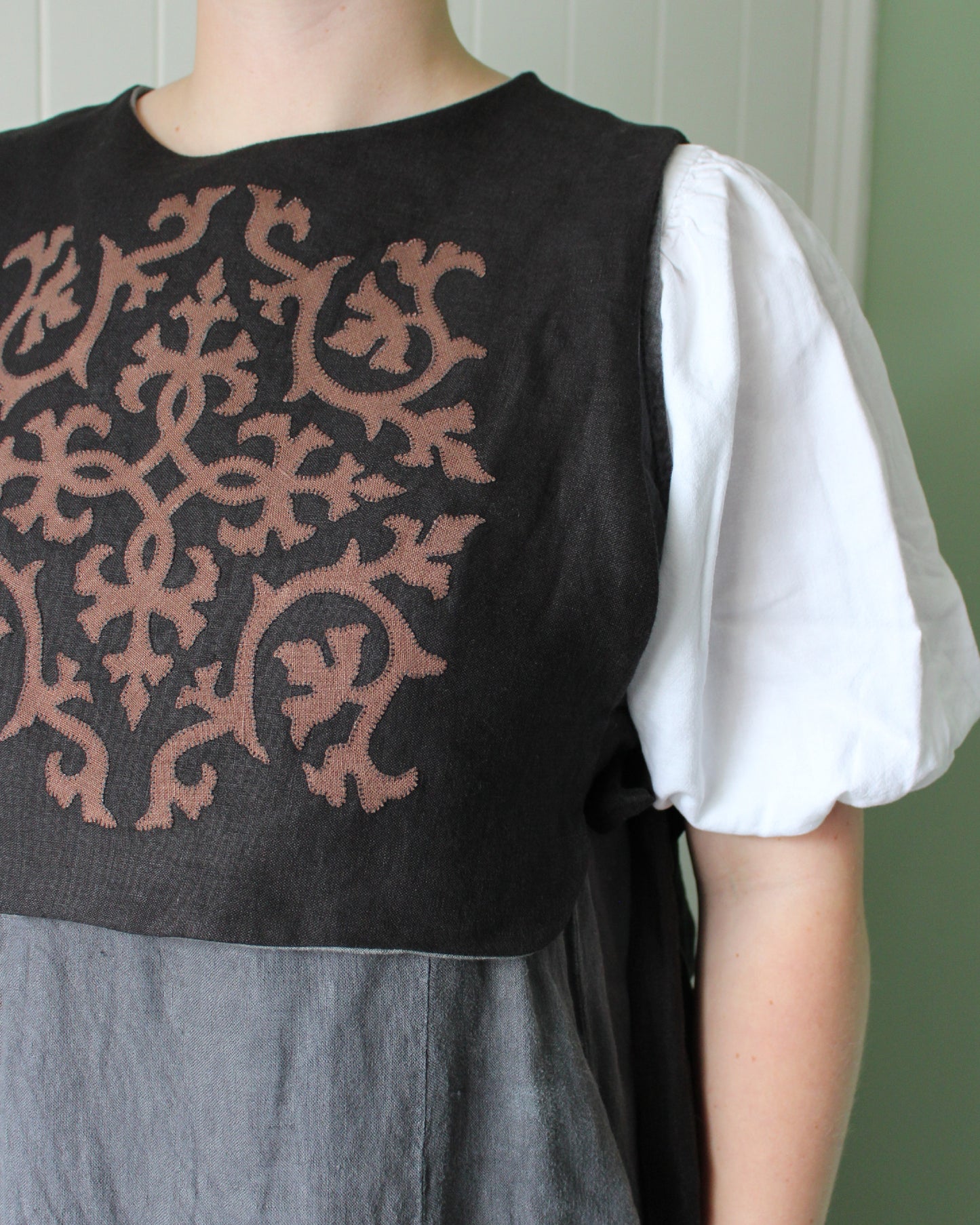Reversible Intertwining Vines on Black and Granite Gray Linen