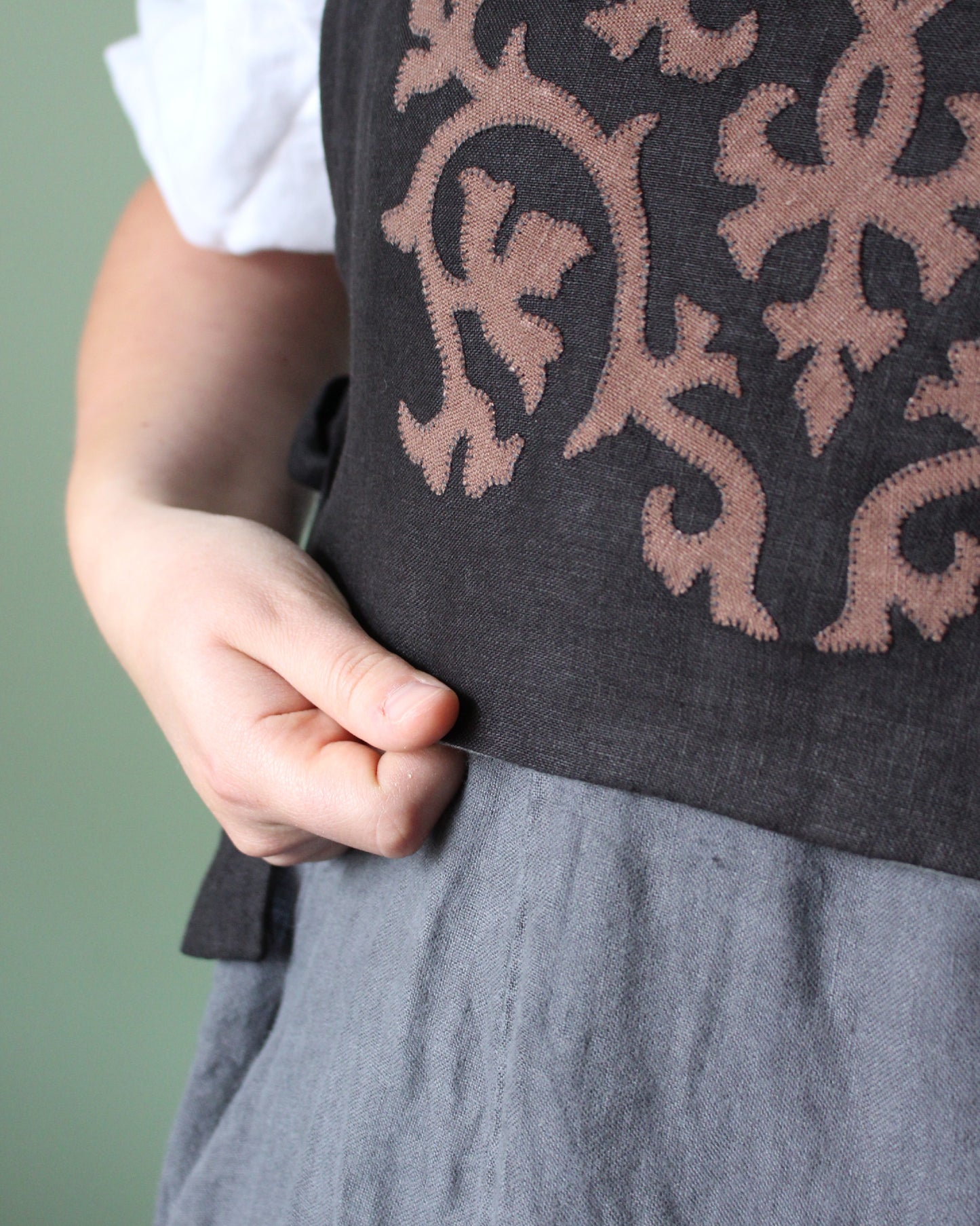 Reversible Intertwining Vines on Black and Granite Gray Linen