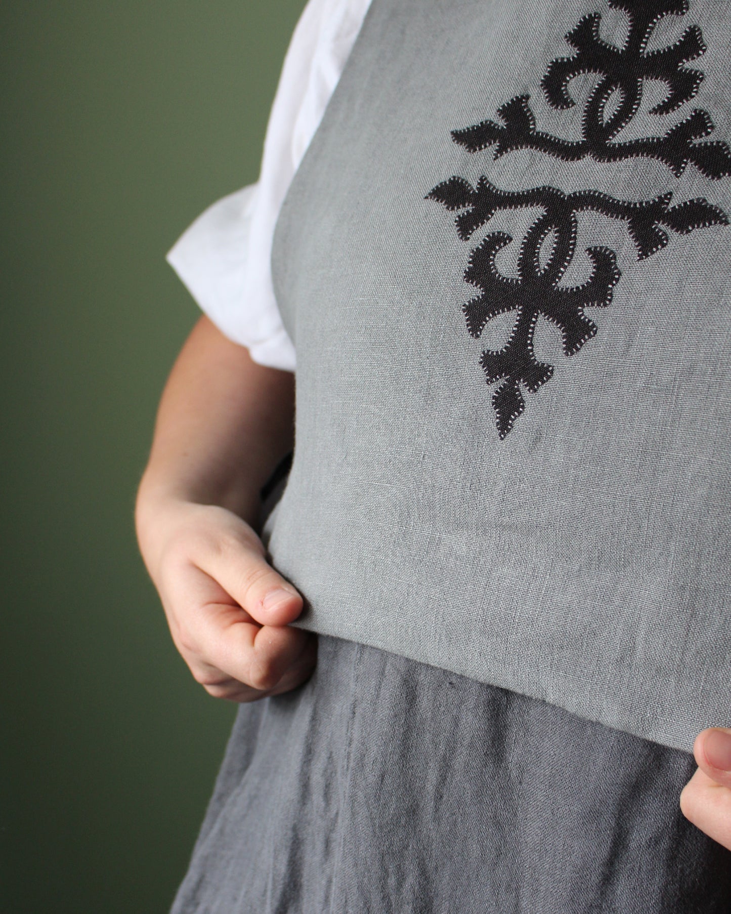 Reversible Intertwining Vines on Black and Granite Gray Linen