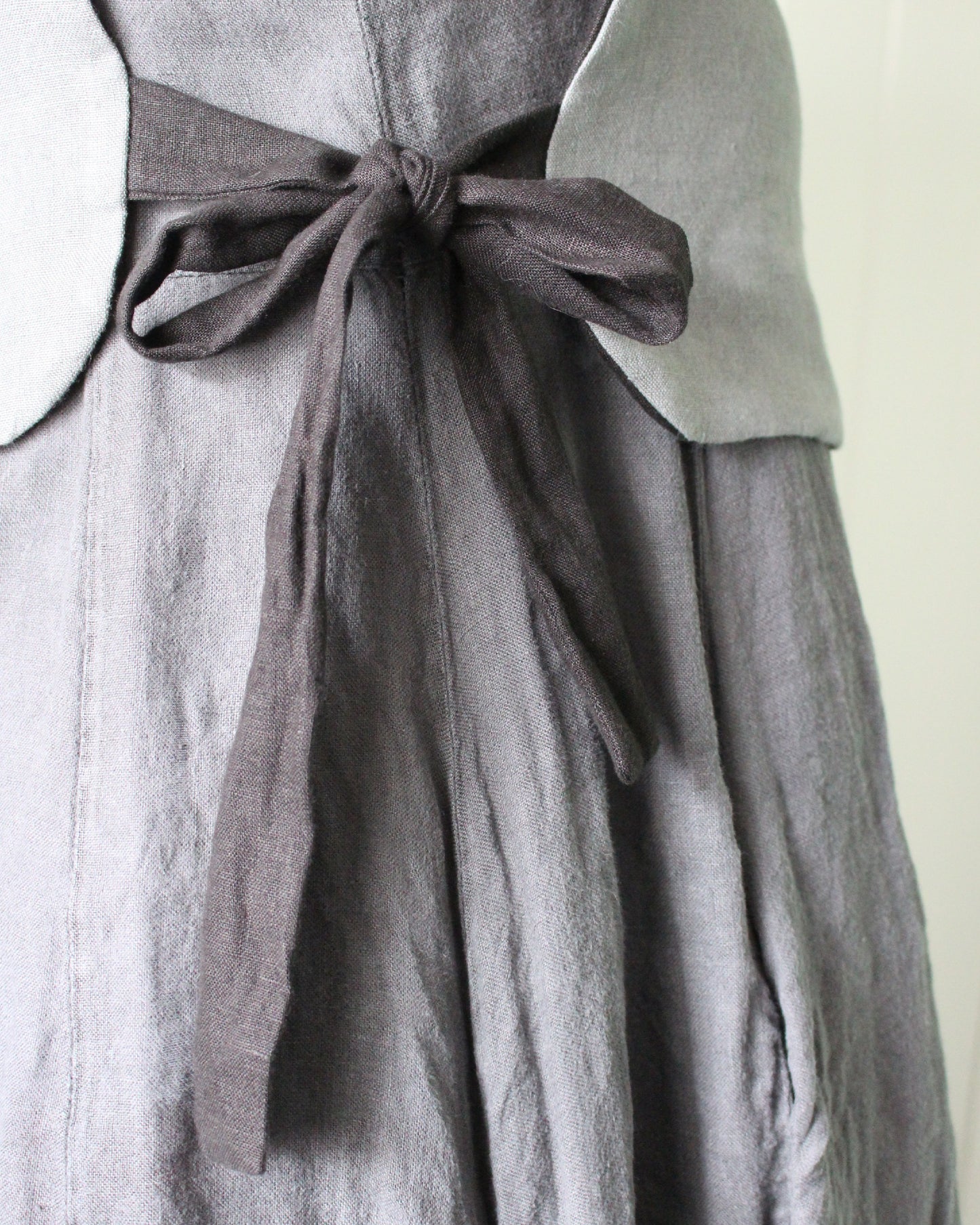 Reversible Intertwining Vines on Black and Granite Gray Linen