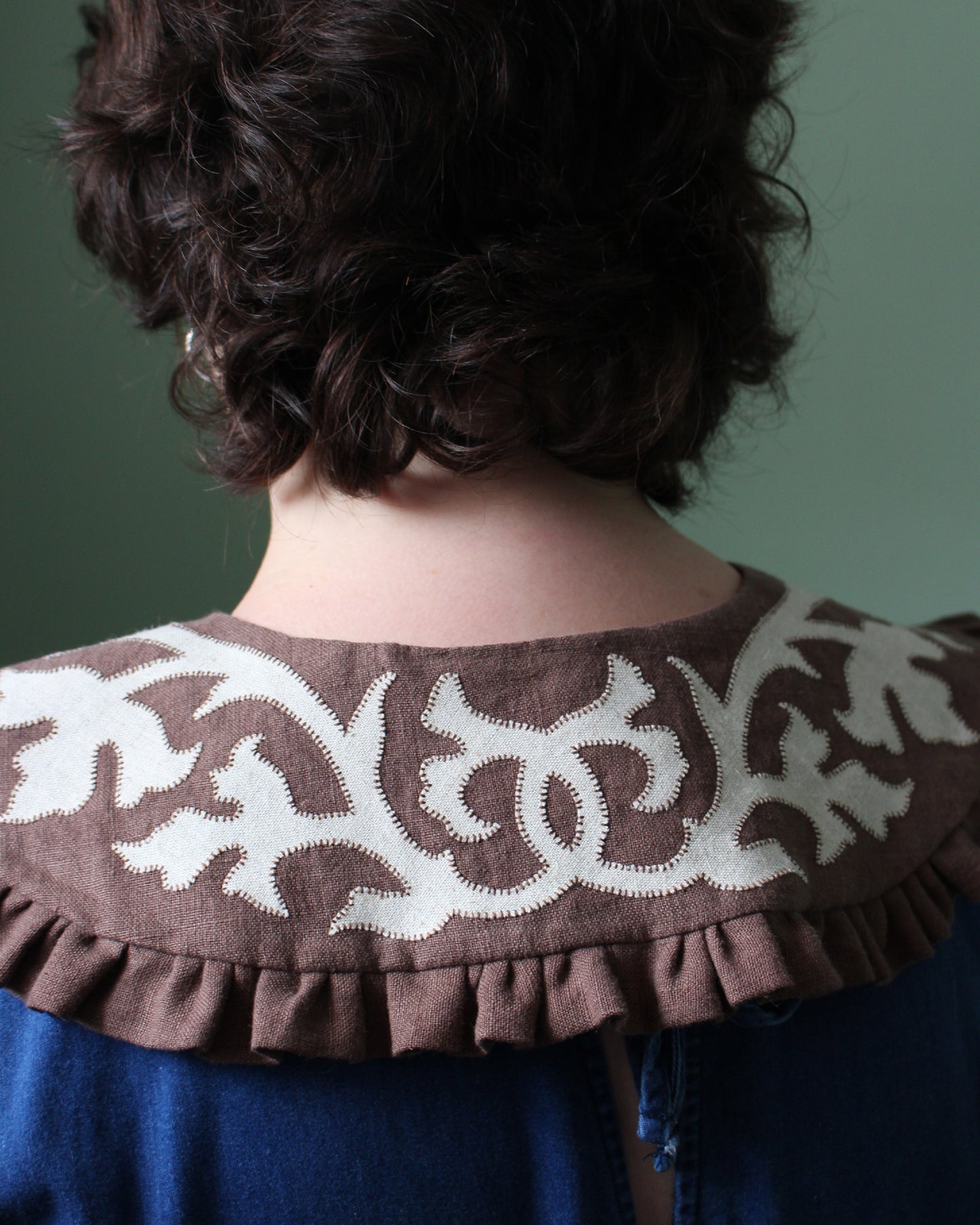 Ornate Natural Foliage on Brown Linen, Detachable Collar
