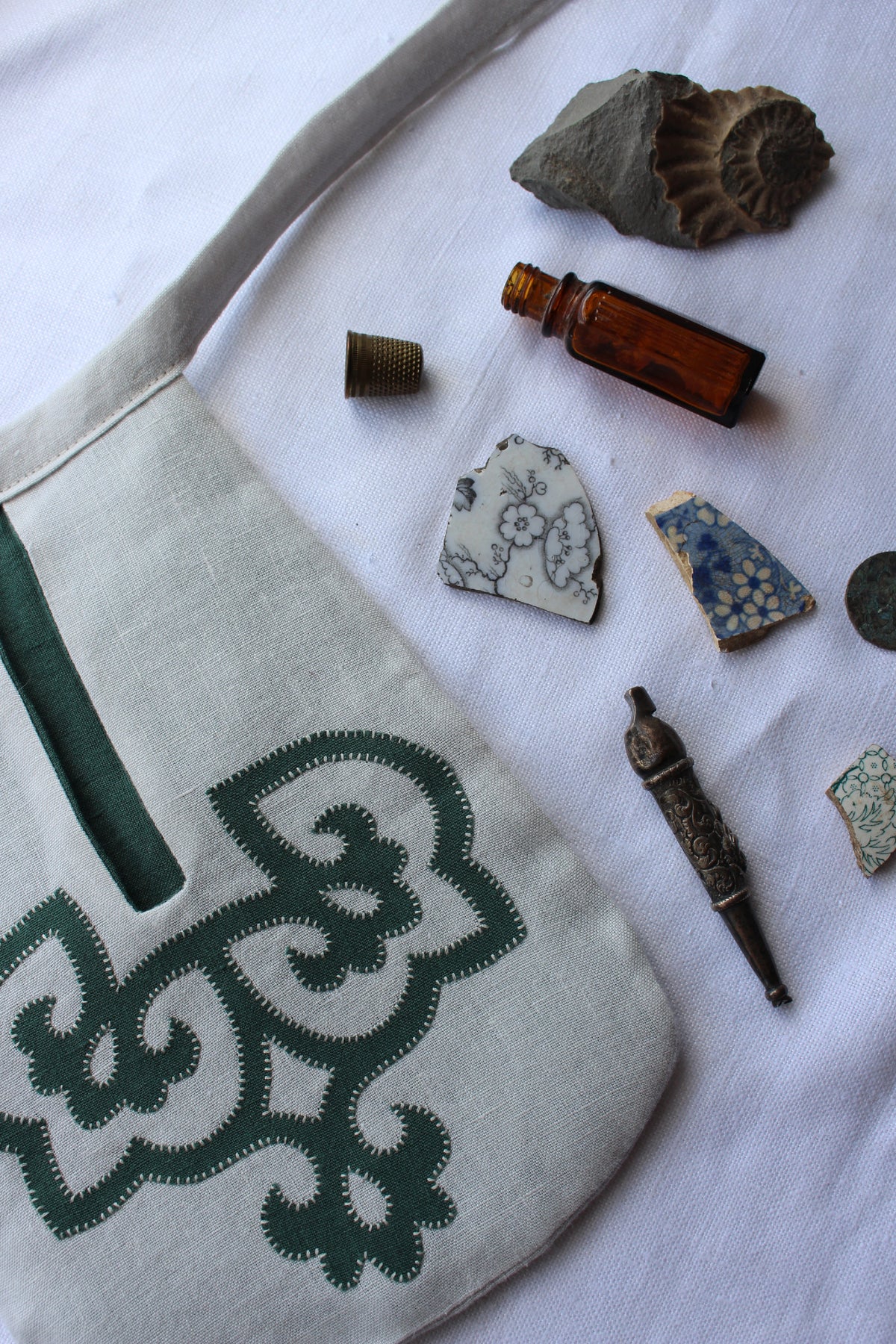 Handmade, Chalk White Linen Tie on Pocket - Tudor Tile Heart Appliqué