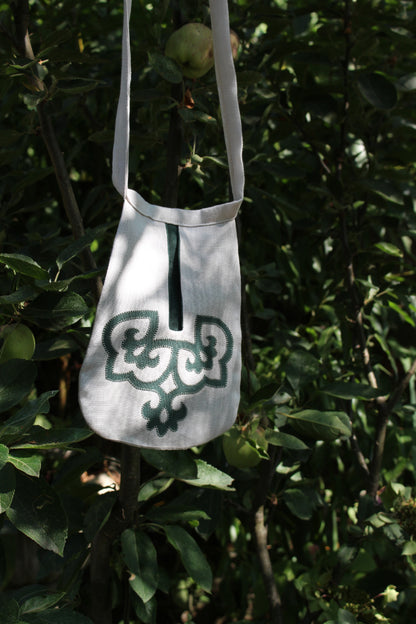 Handmade, Chalk White Linen Tie on Pocket - Tudor Tile Heart Appliqué
